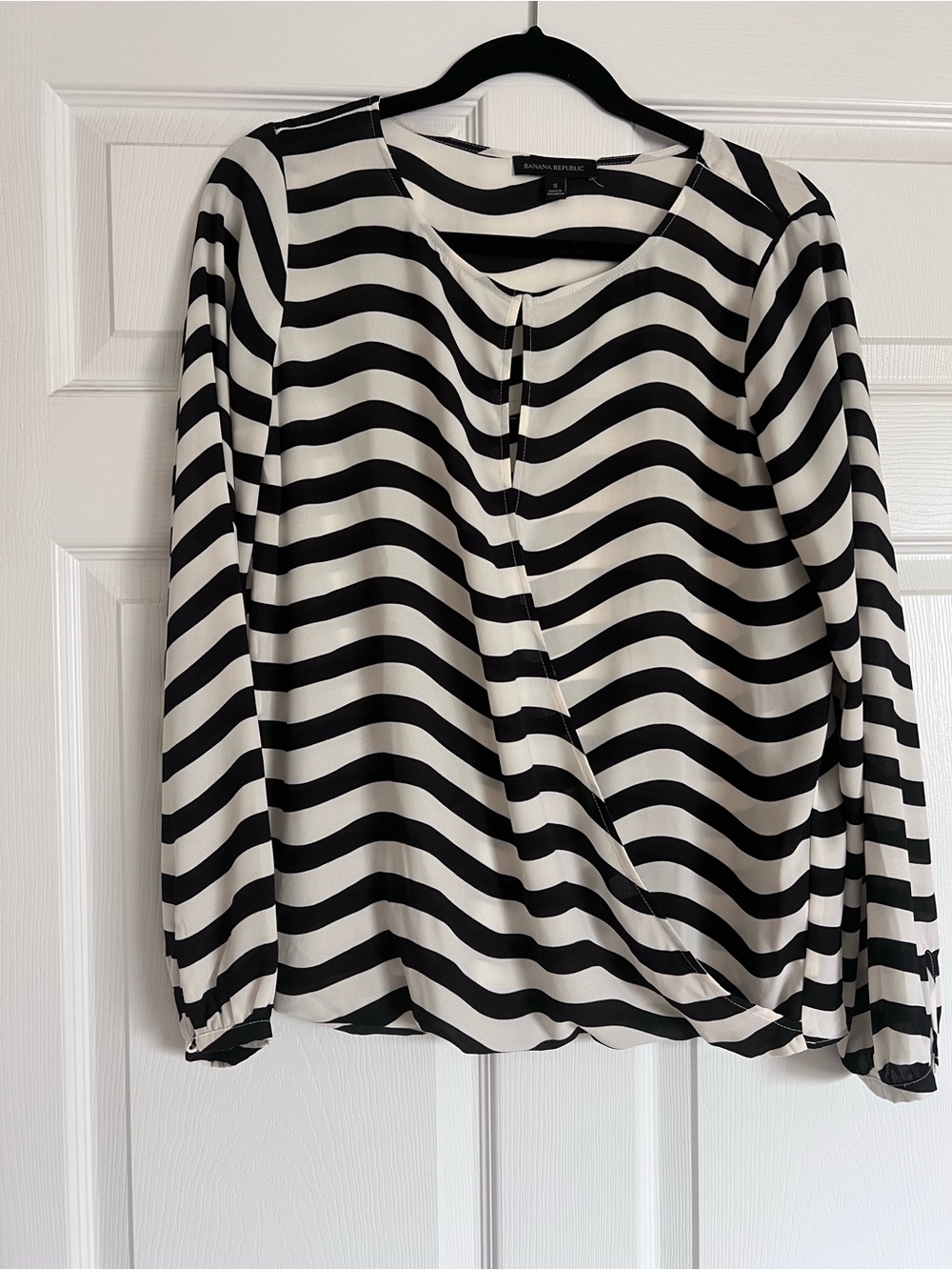 Banana Republic black and white top Small
